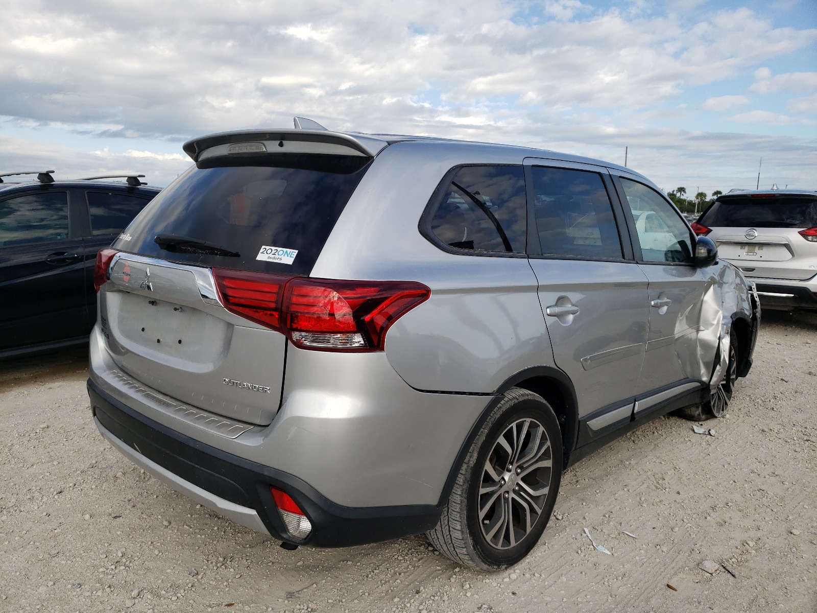 2018 Mitsubishi Outlander VIN JA4AD2A36JZ007054 photo 4