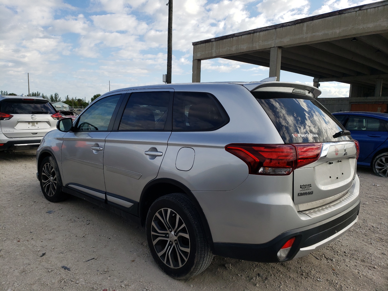 2018 Mitsubishi Outlander VIN JA4AD2A36JZ007054 photo 3