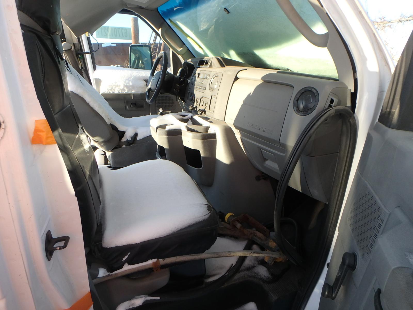 2016 Ford Econoline VIN 1FDWE4FL1GDC00176 photo 5