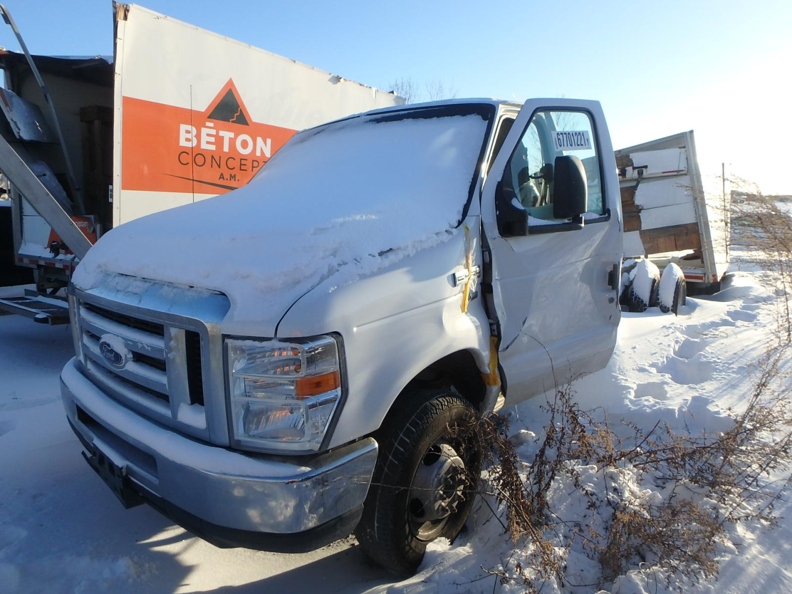 2016 Ford Econoline VIN 1FDWE4FL1GDC00176 photo 2