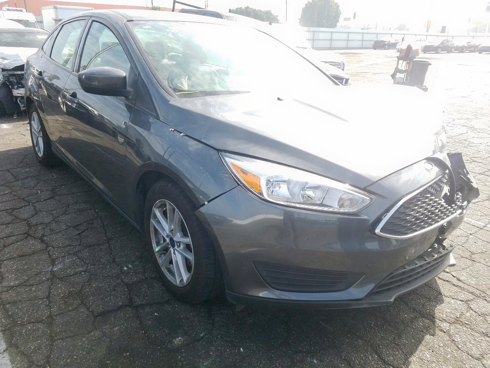 2018 Ford Focus VIN 1FADP3F29JL252665 photo 1