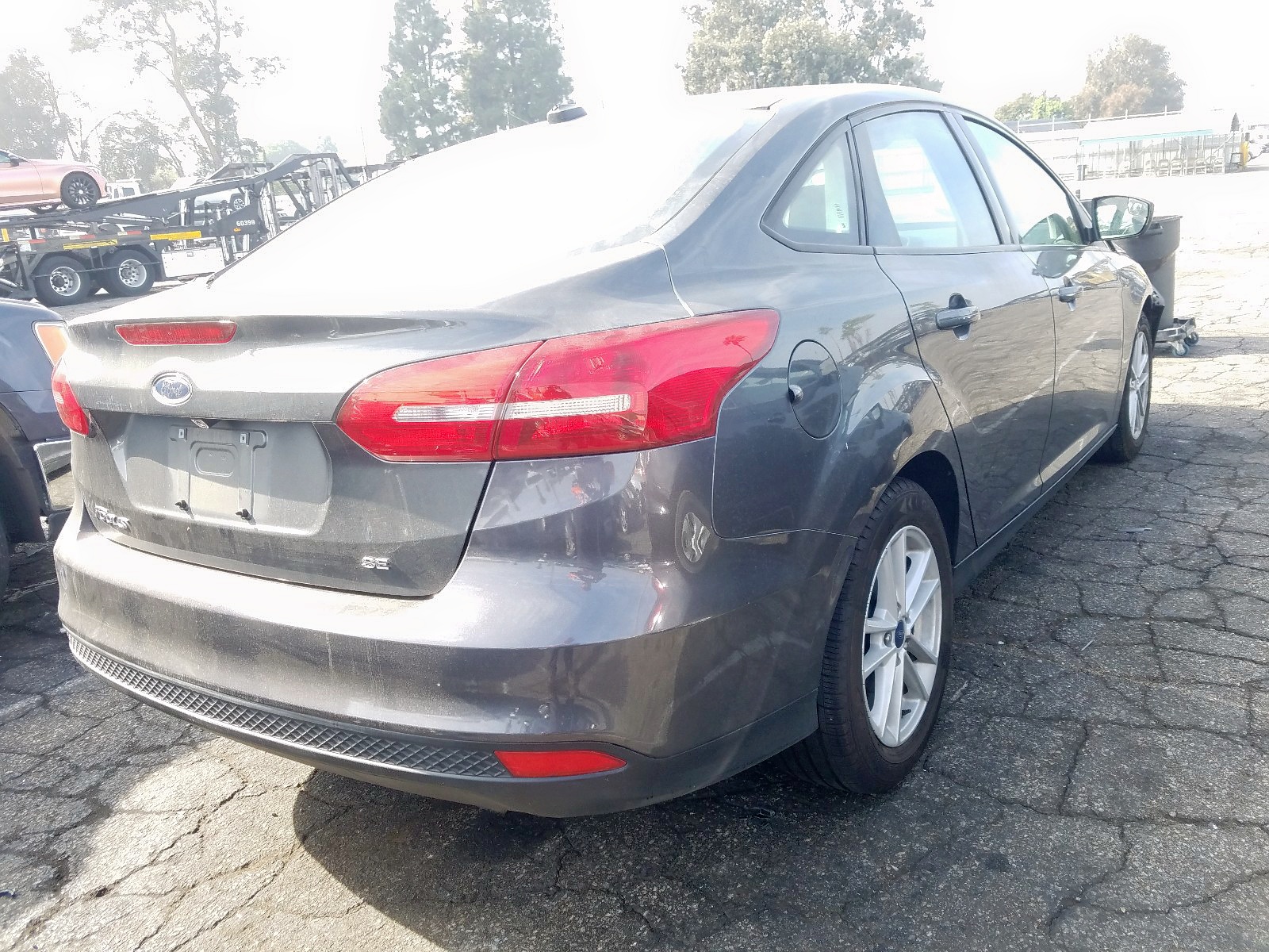 2018 Ford Focus VIN 1FADP3F29JL252665 photo 4