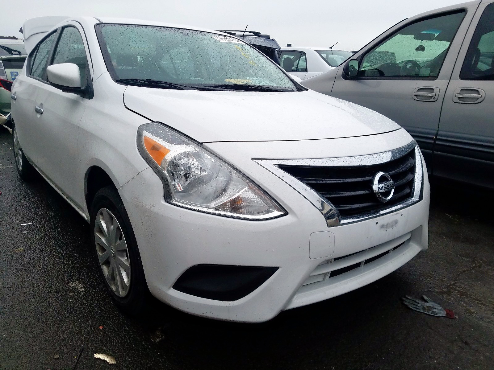 2018 Nissan Versa VIN 3N1CN7AP9JL850090 photo 1