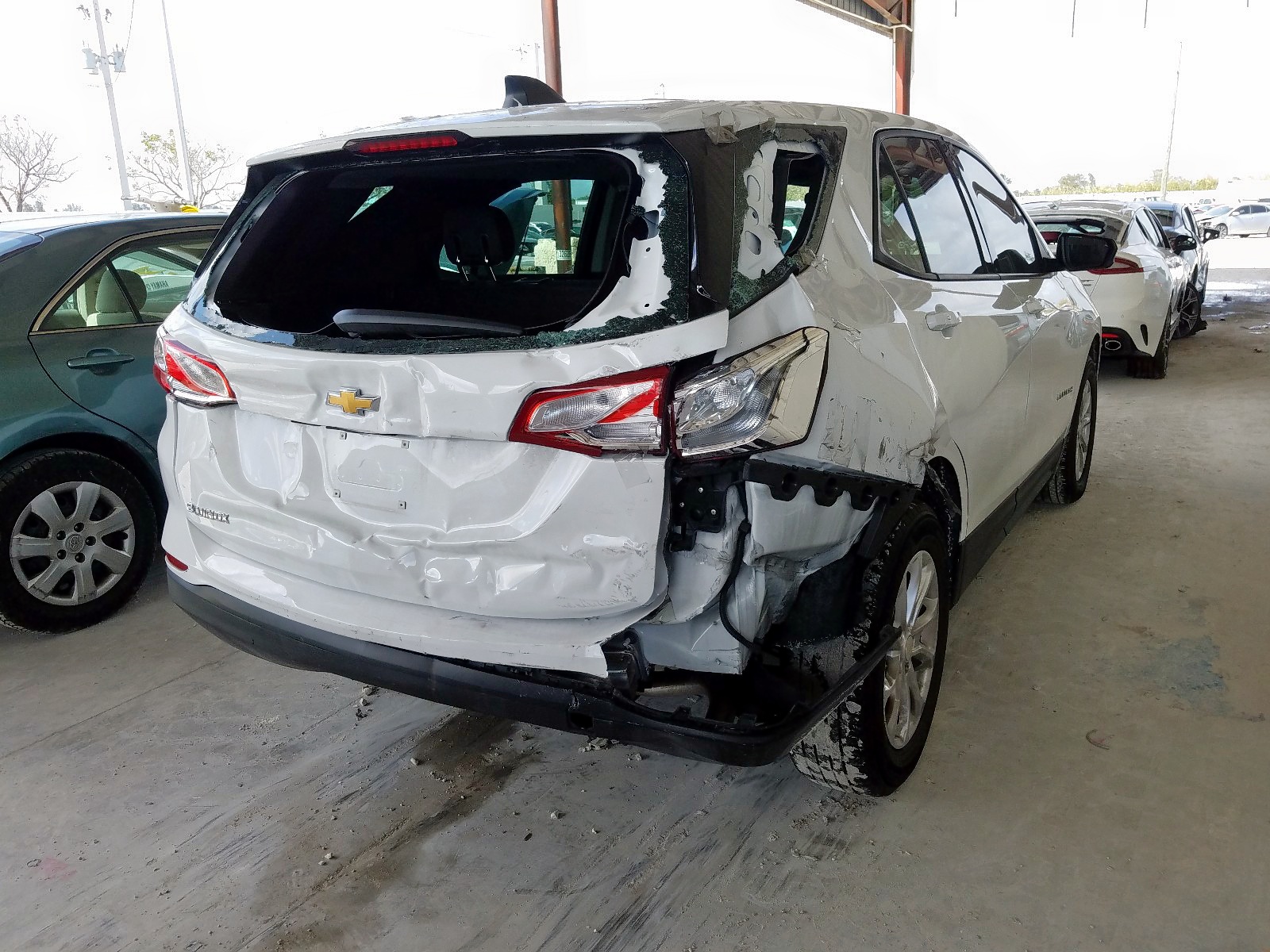 2019 Chevrolet Equinox VIN 3GNAXHEVXKS659340 photo 4