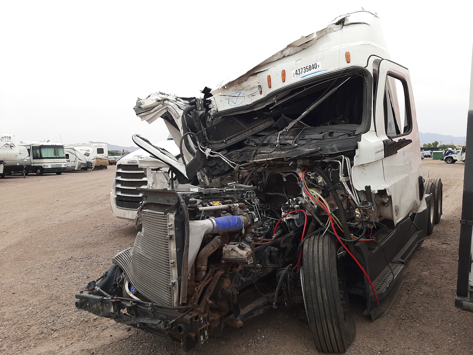 2020 Freightliner Cascadia 126 VIN 3AKJHHDRXLSKV8398 photo 2