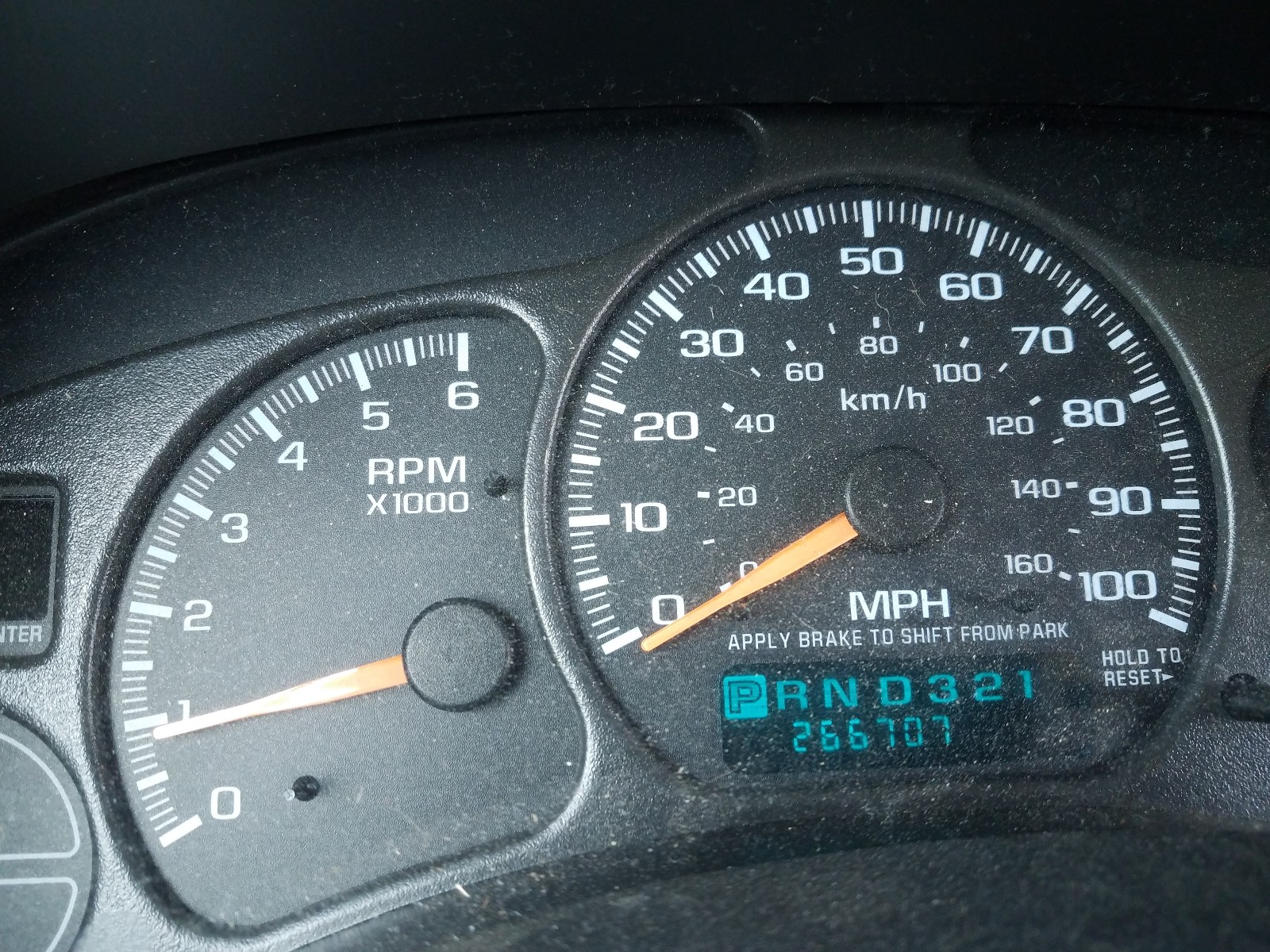 2002 Chev Tahoe VIN 1GNEK13ZX2R308010 photo 8