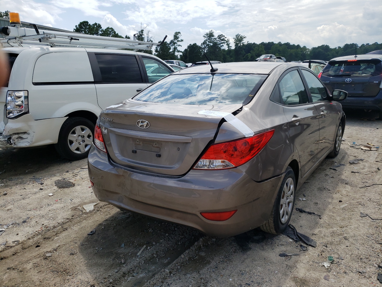2014 Hyundai Accent VIN KMHCT4AE8EU641527 photo 4
