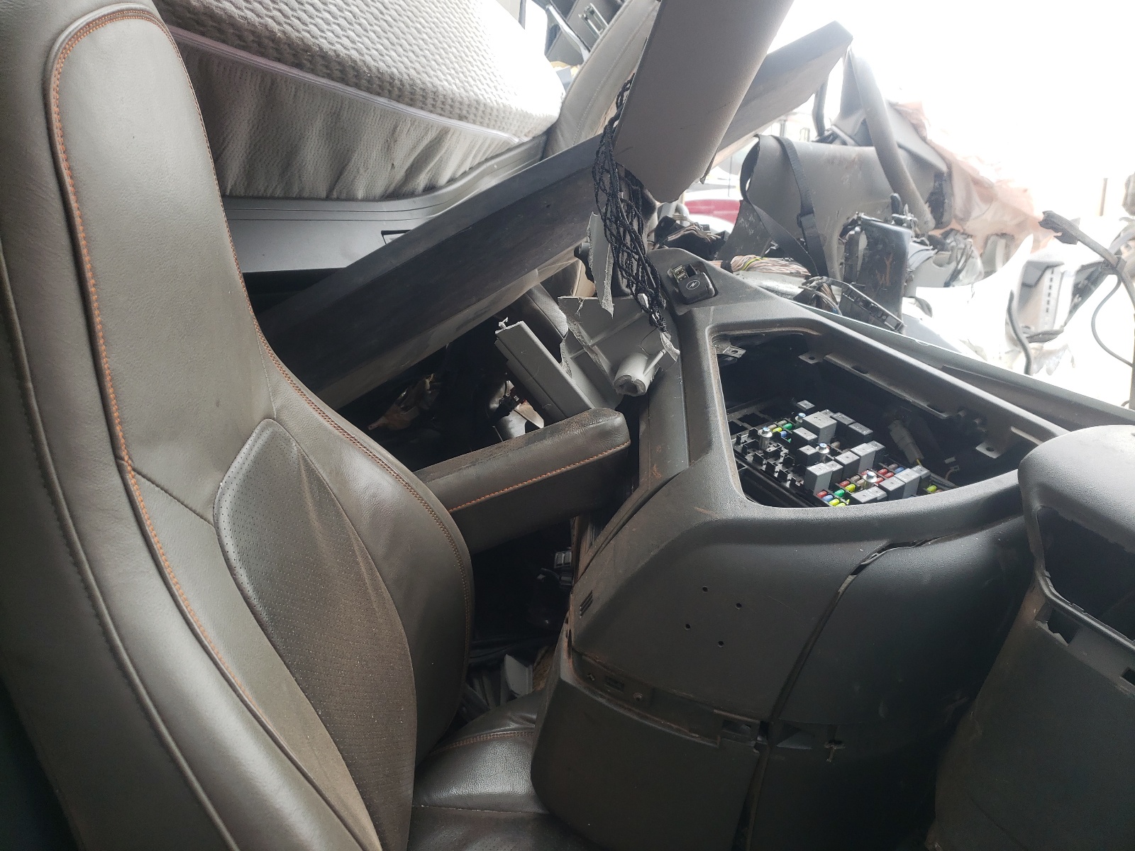2019 VOLVO Vn VIN 4V4NC9EH2KN210884 photo 5