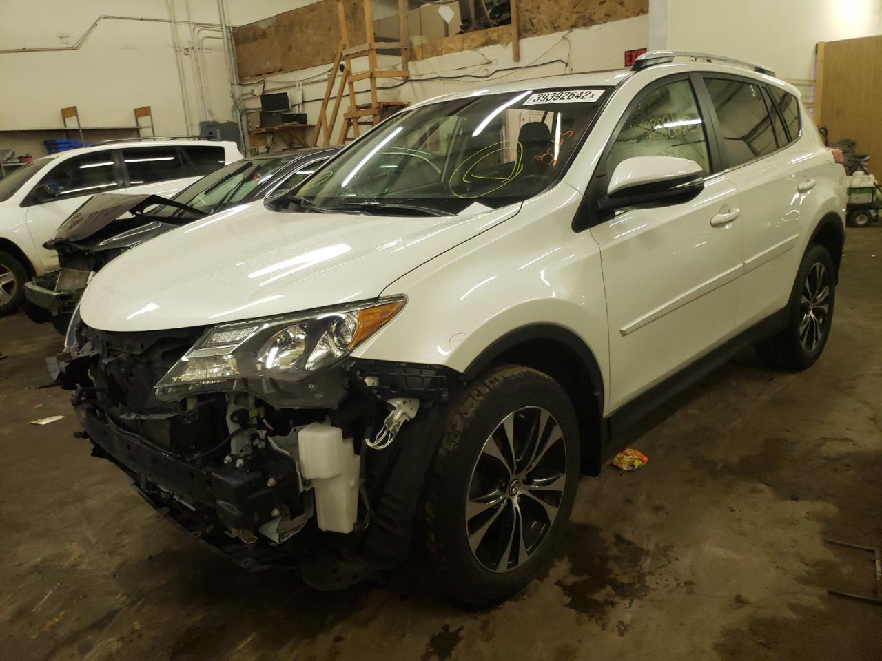 2015 Toyota Rav4 VIN JTMDFREV6FD136367 photo 2