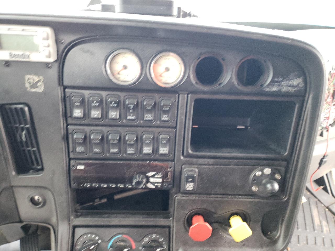 2015 International Prostar VIN 3HSDJAPR8FN609837 photo 9