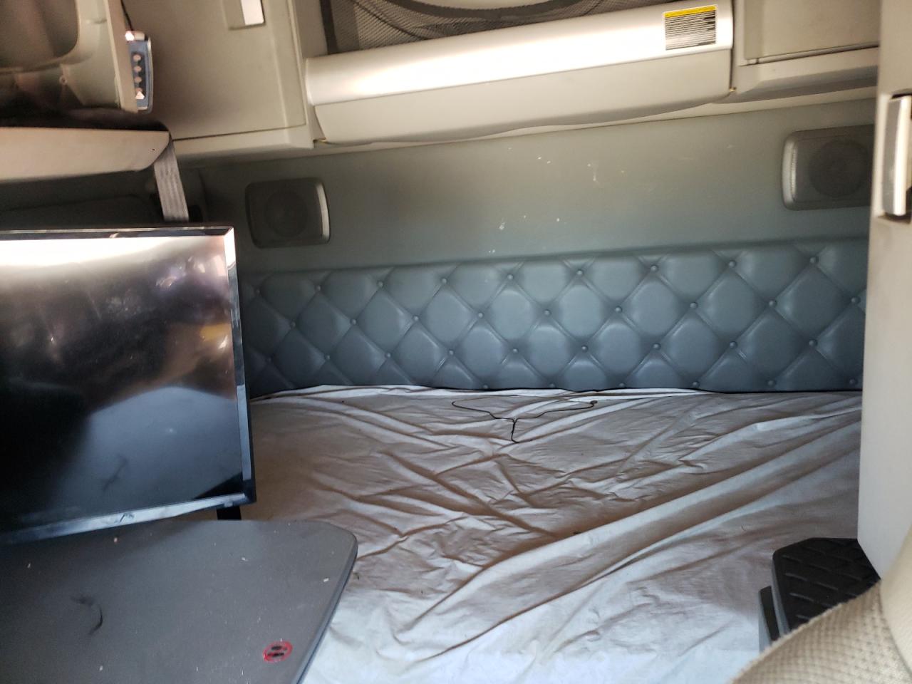 2019 KENWORTH Construction VIN 1XKYDP9X2KJ244766 photo 6