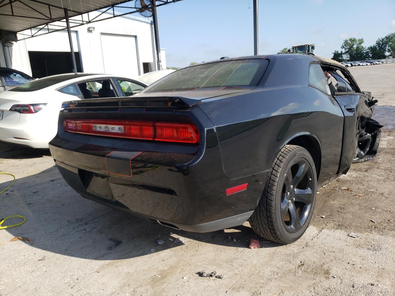 2014 Dodge Challenger VIN 2C3CDYBT2EH247499 photo 4