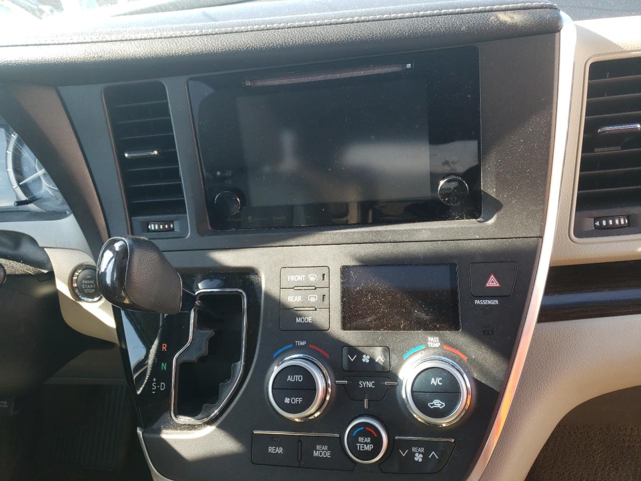 2017 TOYOTA Sienna xle VIN 5TDYZ3DC2HS876379 photo 9