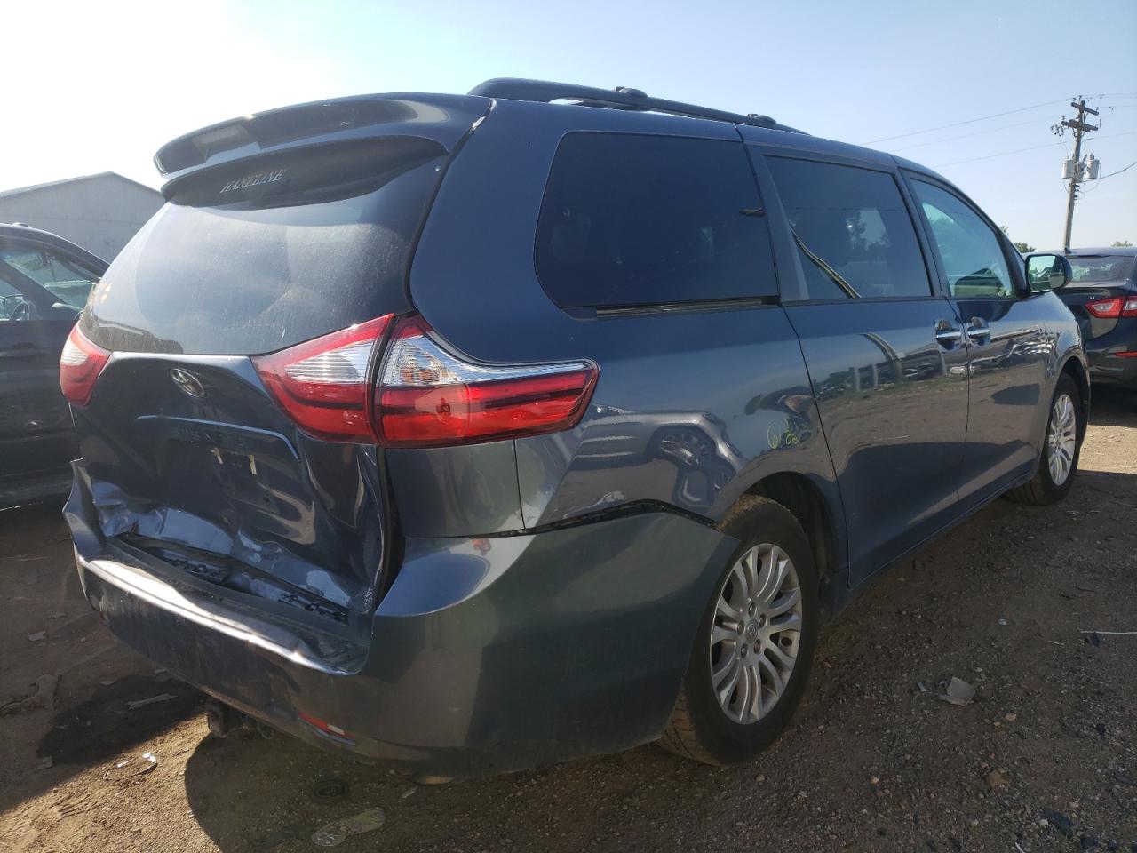 2017 TOYOTA Sienna xle VIN 5TDYZ3DC2HS876379 photo 4