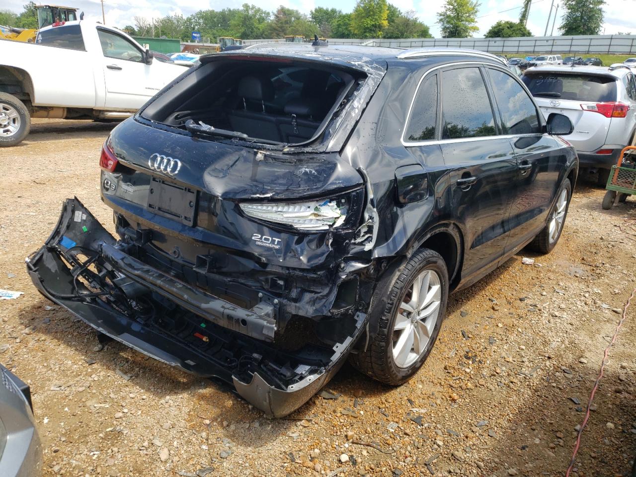 2017 Audi Q3 VIN WA1JCCFS5HR002477 photo 4