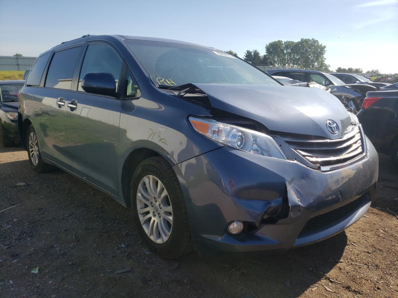 2017 TOYOTA Sienna xle VIN 5TDYZ3DC2HS876379 photo 1