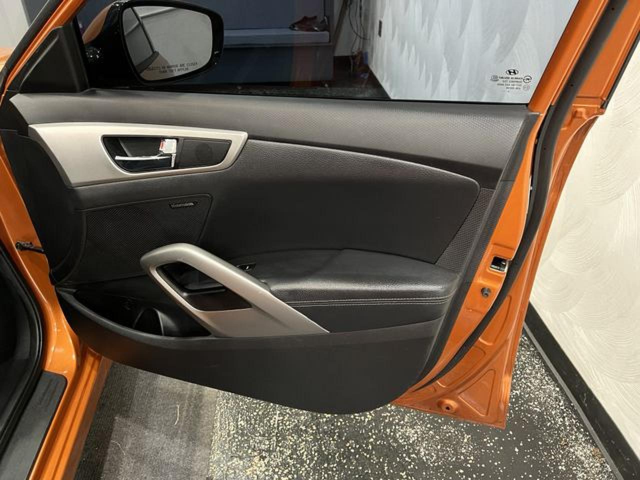 2014 Hyundai Veloster VIN KMHTC6AD6EU183232 photo 9
