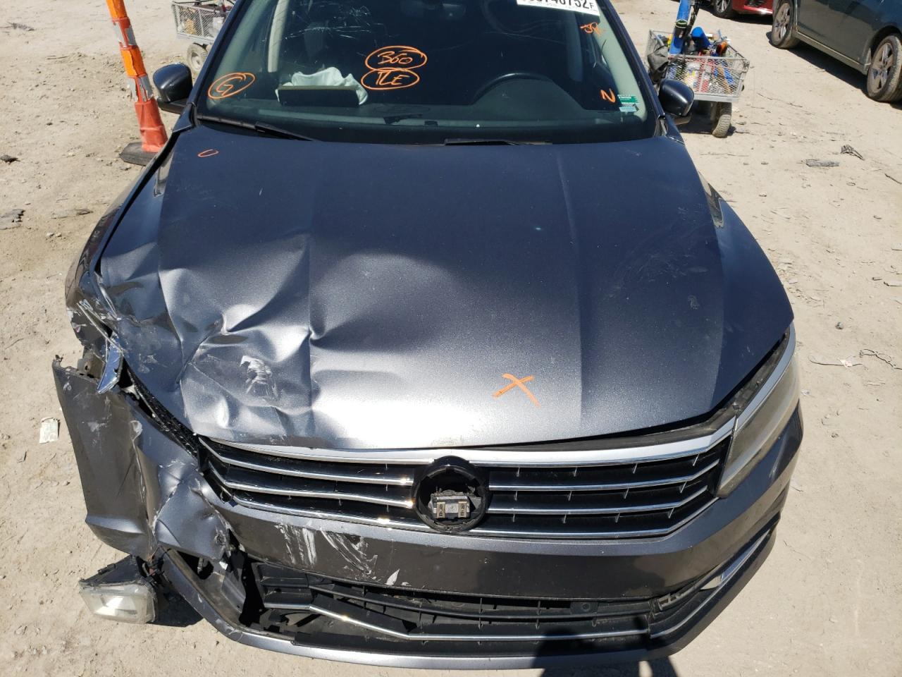 2017 VOLKSWAGEN Passat VIN 1VWGT7A30HC029092 photo 7