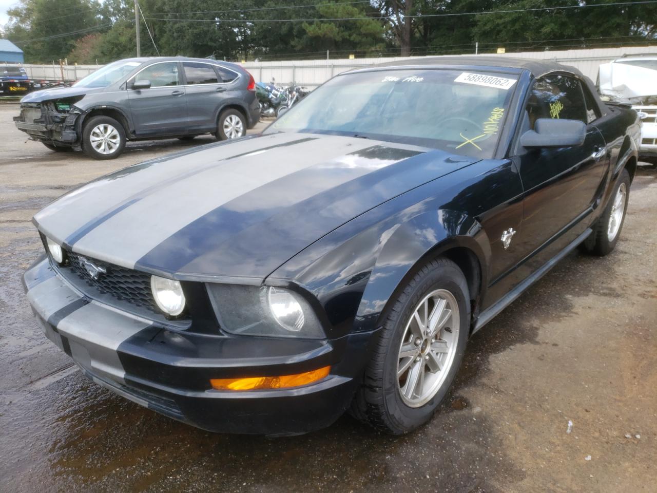 2009 FORD Mustang VIN 1ZVHT84N895118292 photo 2