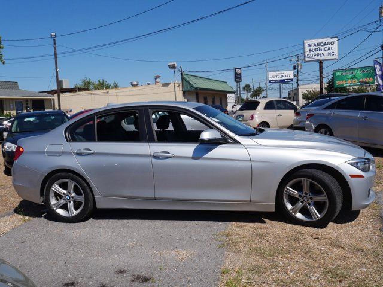 2014 BMW 3 series VIN WBA3C1C52EK114964 photo 4