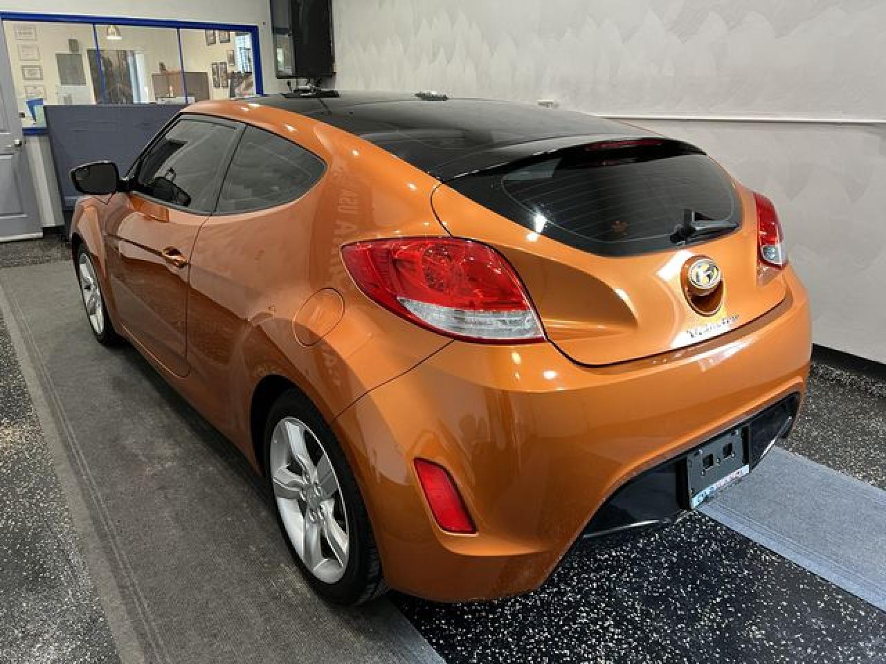 2014 Hyundai Veloster VIN KMHTC6AD6EU183232 photo 5