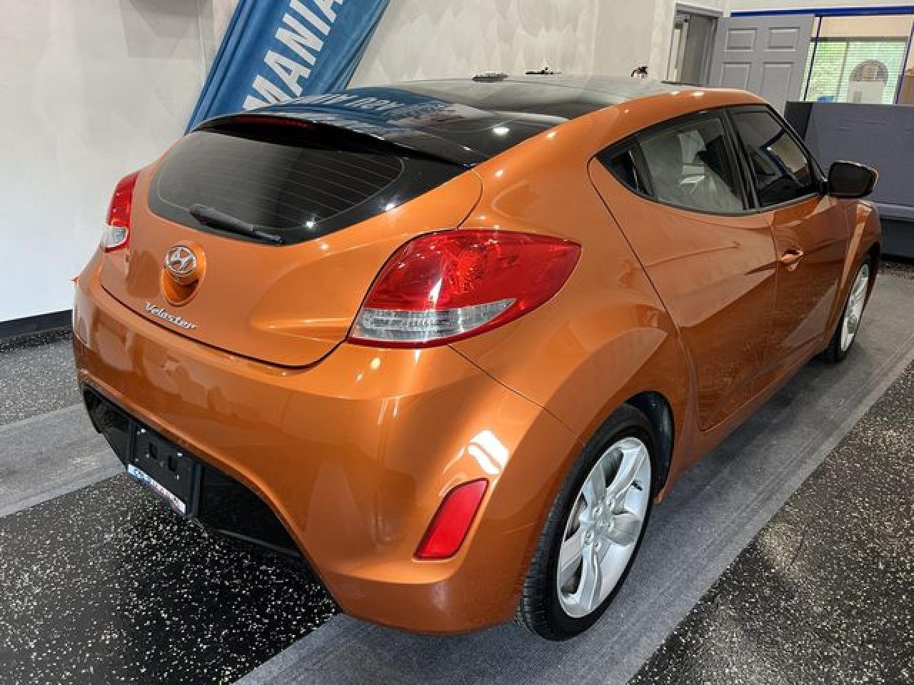 2014 Hyundai Veloster VIN KMHTC6AD6EU183232 photo 3