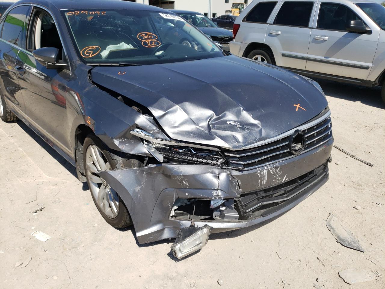 2017 VOLKSWAGEN Passat VIN 1VWGT7A30HC029092 photo 9