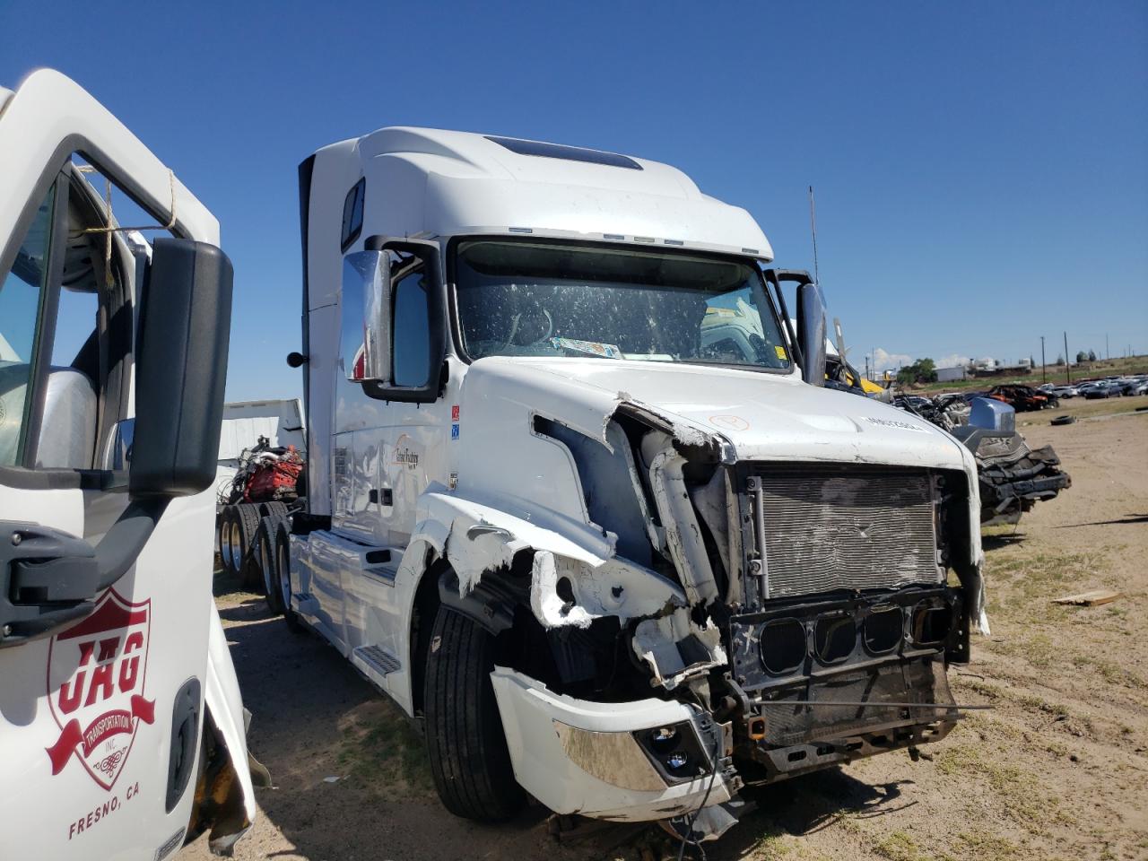 2017 VOLVO Vn VIN 4V4NC9EH4HN984367 photo 1