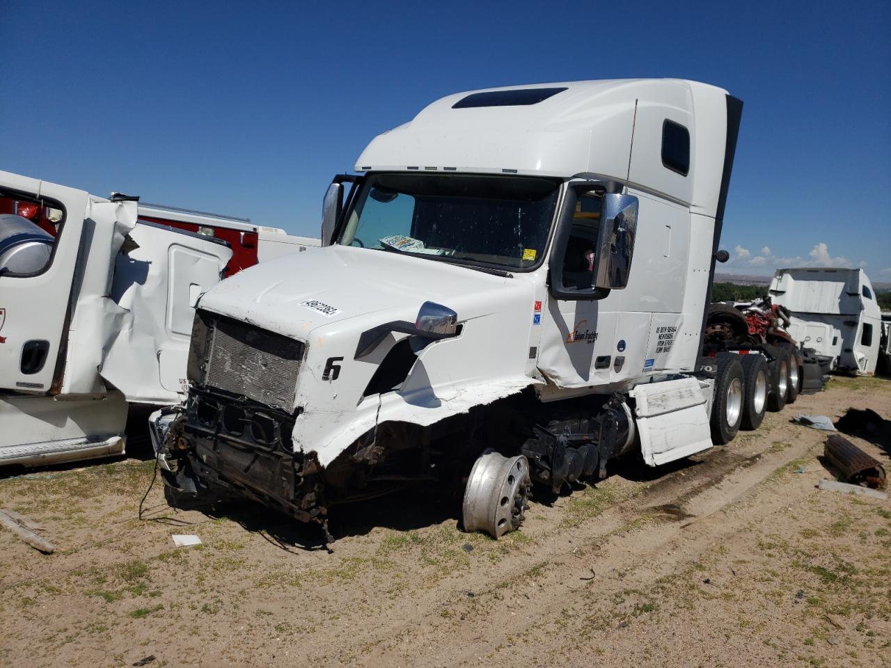 2017 VOLVO Vn VIN 4V4NC9EH4HN984367 photo 2