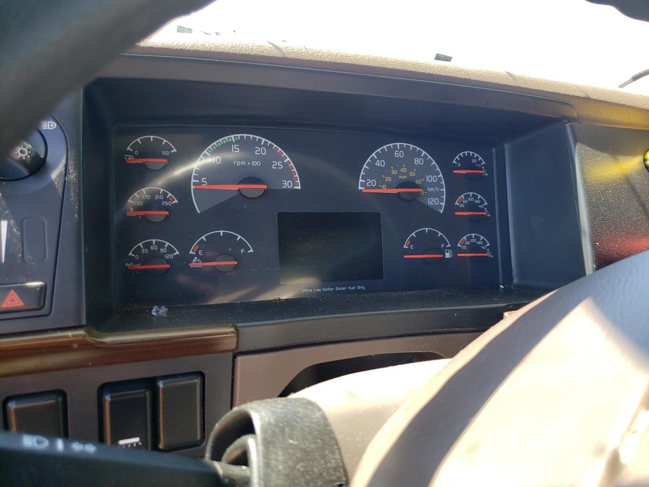 2017 VOLVO Vn VIN 4V4NC9EH4HN984367 photo 8