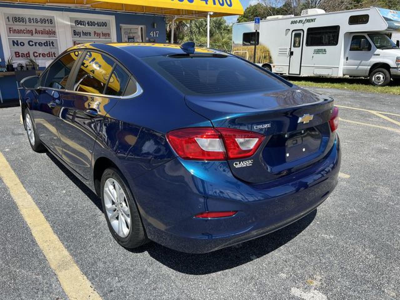 2019 CHEVROLET Cruze VIN 1G1BE5SM3K7136200 photo 4