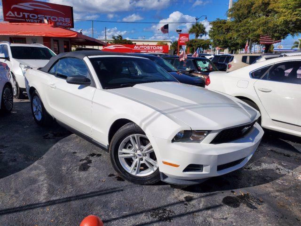 2012 Ford Mustang VIN 1ZVBP8EM1C5205457 photo 2