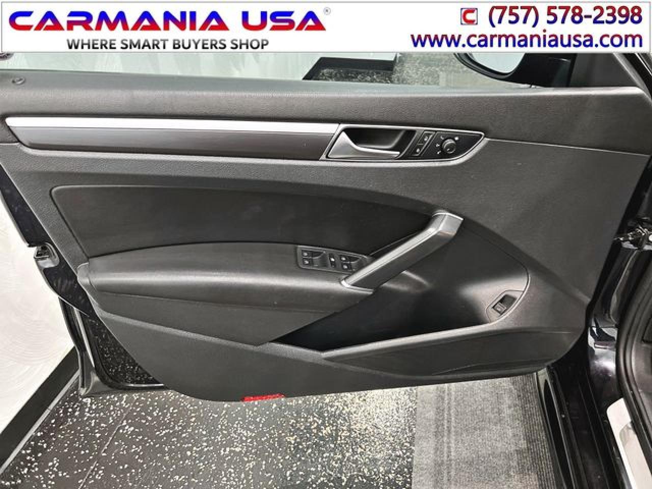 2018 Volkswagen Passat VIN 1VWAA7A32JC032142 photo 10