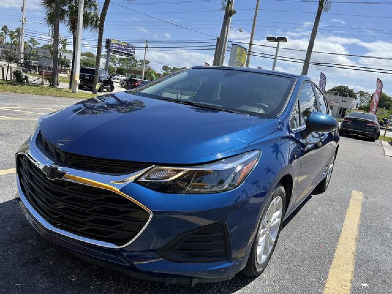 2019 CHEVROLET Cruze VIN 1G1BE5SM3K7136200 photo 1