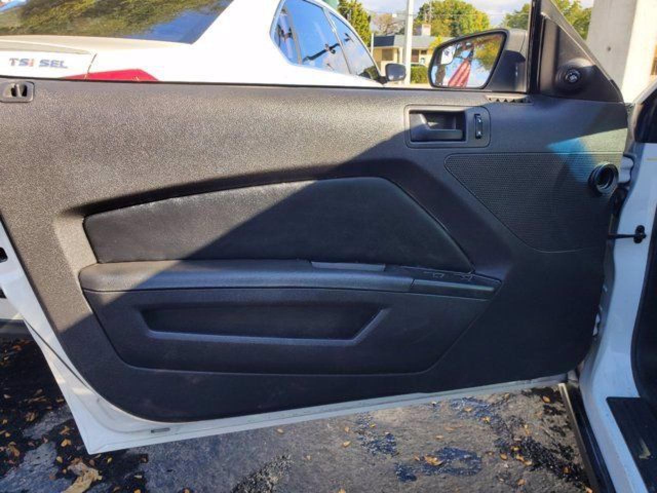2012 Ford Mustang VIN 1ZVBP8EM1C5205457 photo 9