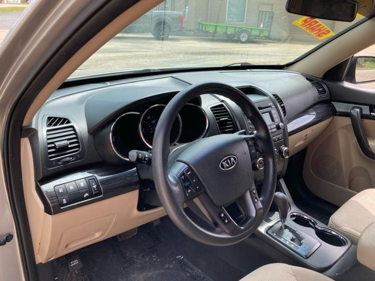 2012 Kia Sorento VIN 5XYKTCA67CG282592 photo 11