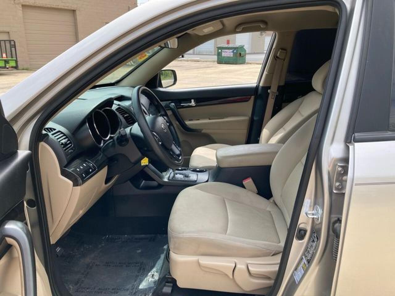 2012 Kia Sorento VIN 5XYKTCA67CG282592 photo 10