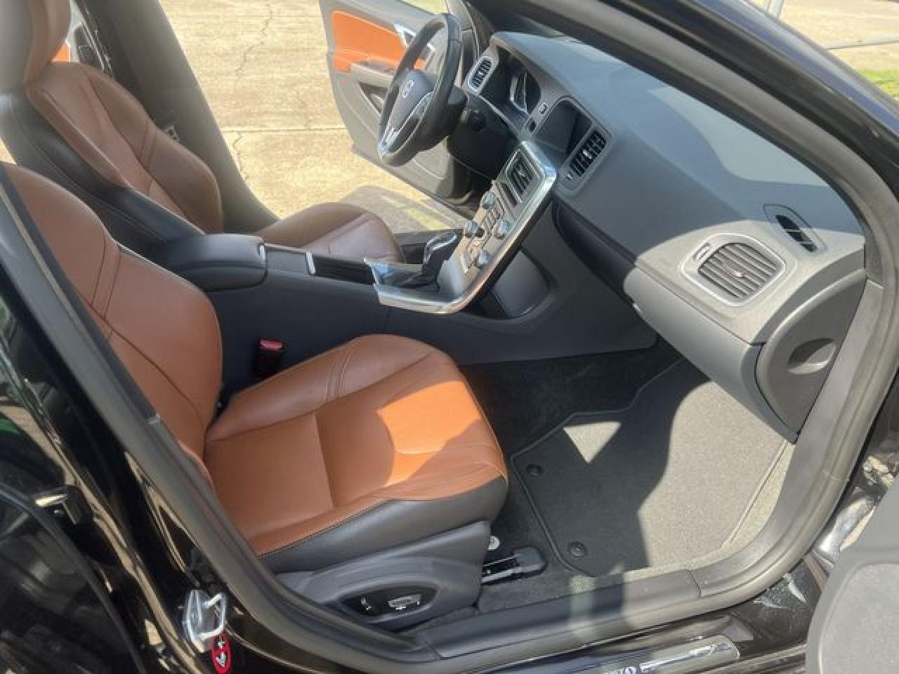 2016 Volvo S60 VIN YV126MFKXG2409252 photo 10