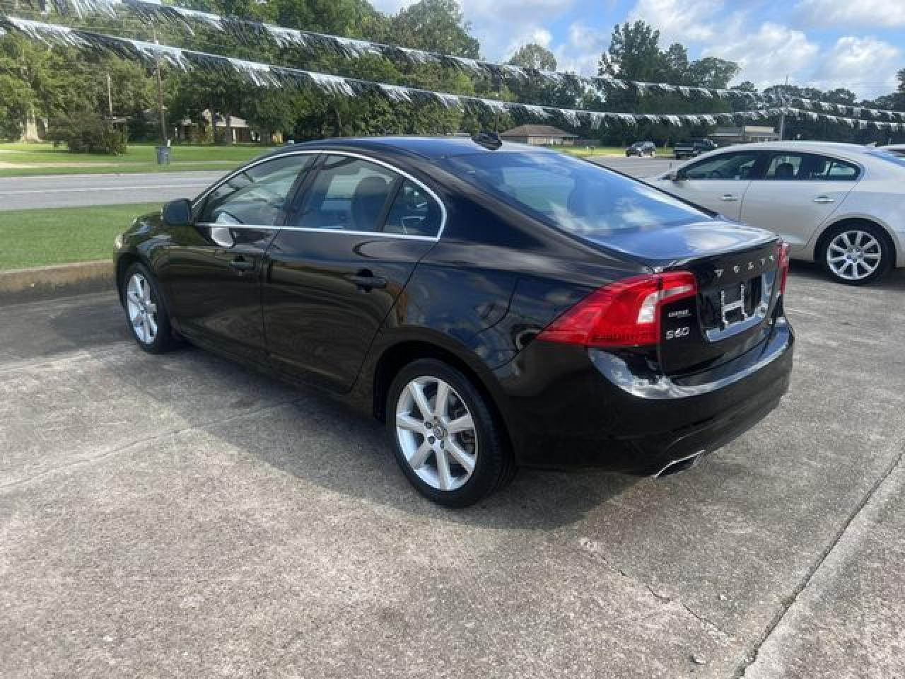 2016 Volvo S60 VIN YV126MFKXG2409252 photo 2
