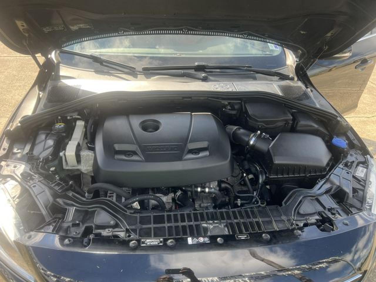 2016 Volvo S60 VIN YV126MFKXG2409252 photo 11