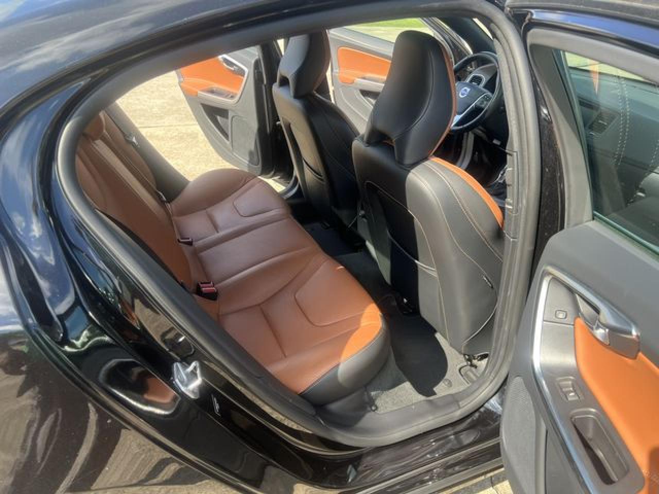 2016 Volvo S60 VIN YV126MFKXG2409252 photo 9
