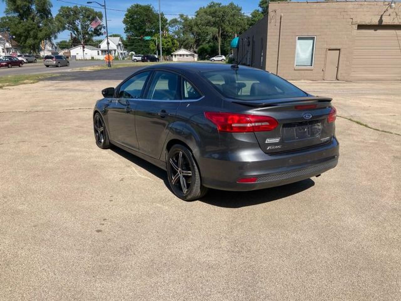 2015 Ford Focus VIN 1FADP3J27FL231666 photo 6