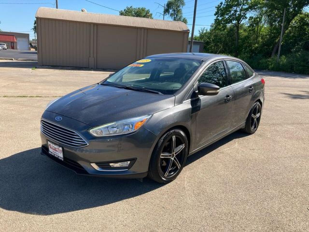 2015 Ford Focus VIN 1FADP3J27FL231666 photo 1