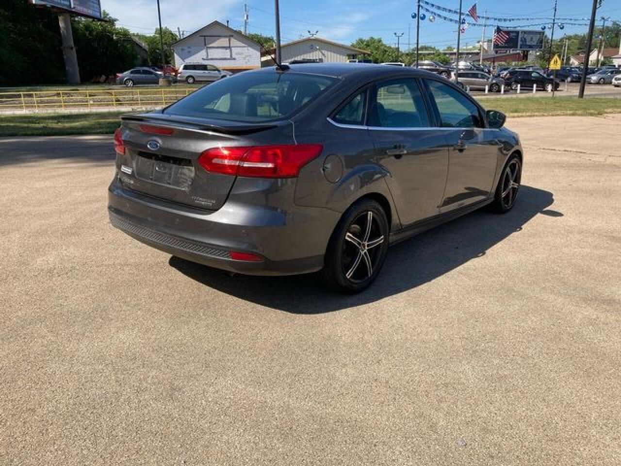 2015 Ford Focus VIN 1FADP3J27FL231666 photo 4