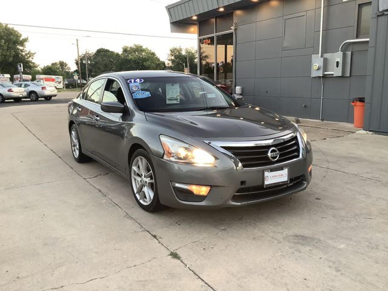 2014 Nissan Altima VIN 1N4AL3AP4EC403256 photo 1