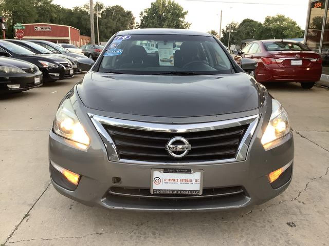 2014 Nissan Altima VIN 1N4AL3AP4EC403256 photo 2