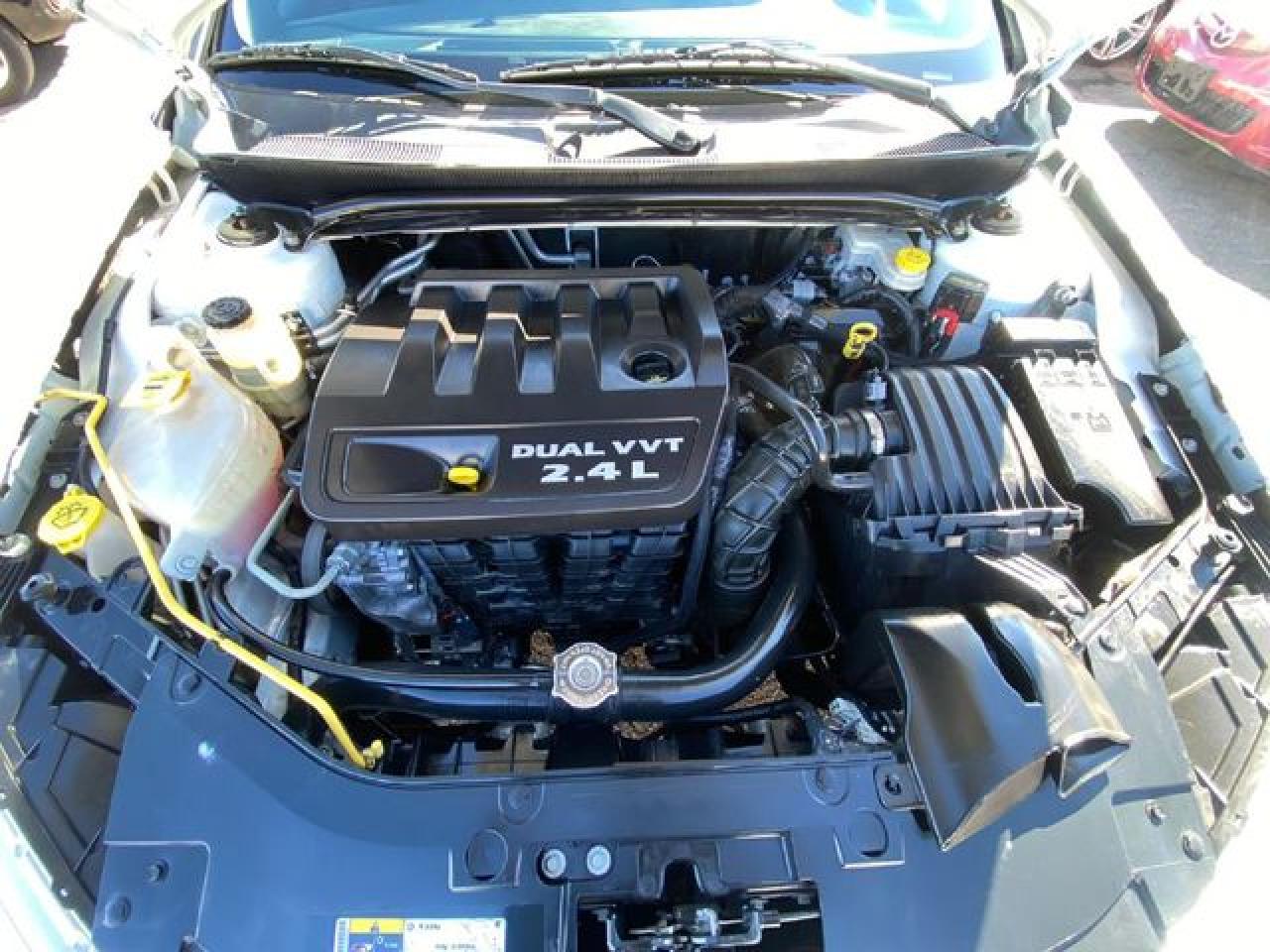 2014 Chrysler 200 VIN 1C3CCBAB9EN231011 photo 10