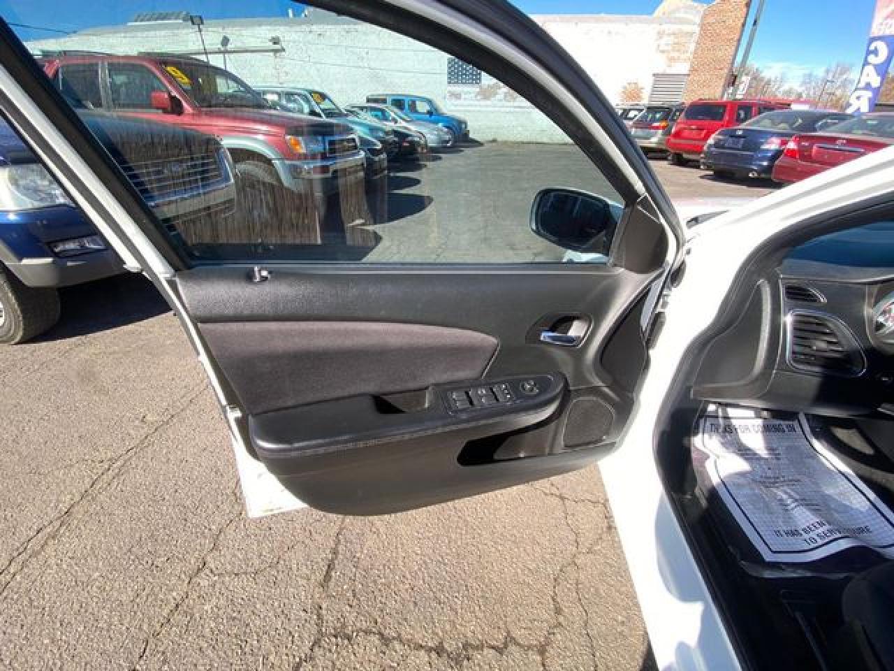 2014 Chrysler 200 VIN 1C3CCBAB9EN231011 photo 6