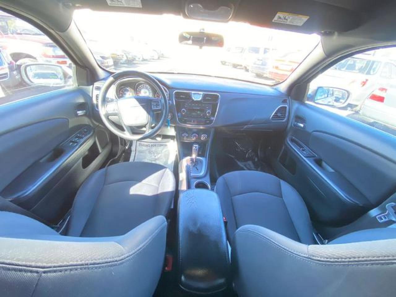 2014 Chrysler 200 VIN 1C3CCBAB9EN231011 photo 8