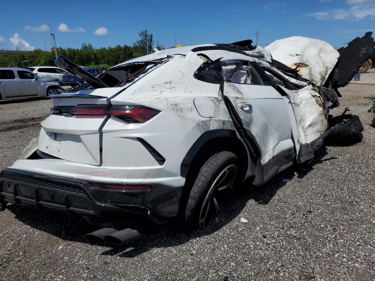 2021 LAMBORGHINI Urus VIN ZPBUA1ZL4MLA13798 photo 4